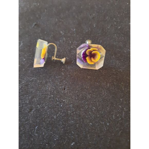 Vintage Lucite Reverse Pansies Screw Back Earrings - Picture 3 of 6